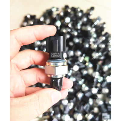 حسگر ولتاژ پایین هیتاچی 4436535 42CP2-13 04K21CZ1 قطعات الکتریکی حفاری